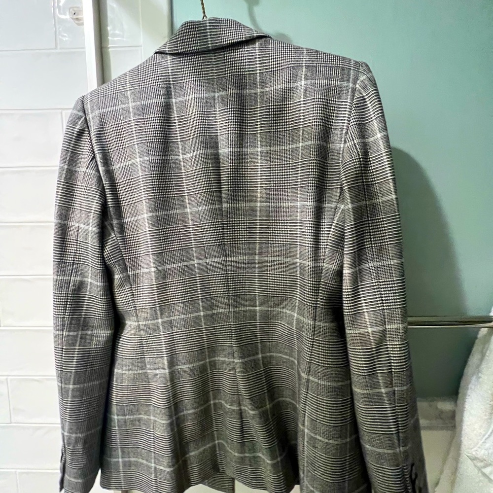 Beautiful Armani women’s plaid jacket size 8.